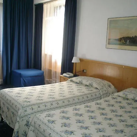 Hotell Plinio 3*